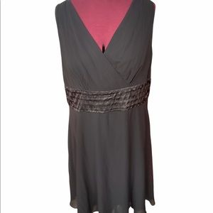 EUC R&M Richards Woman Black Sleeveless V-Neck Dress with beads in Size 20W